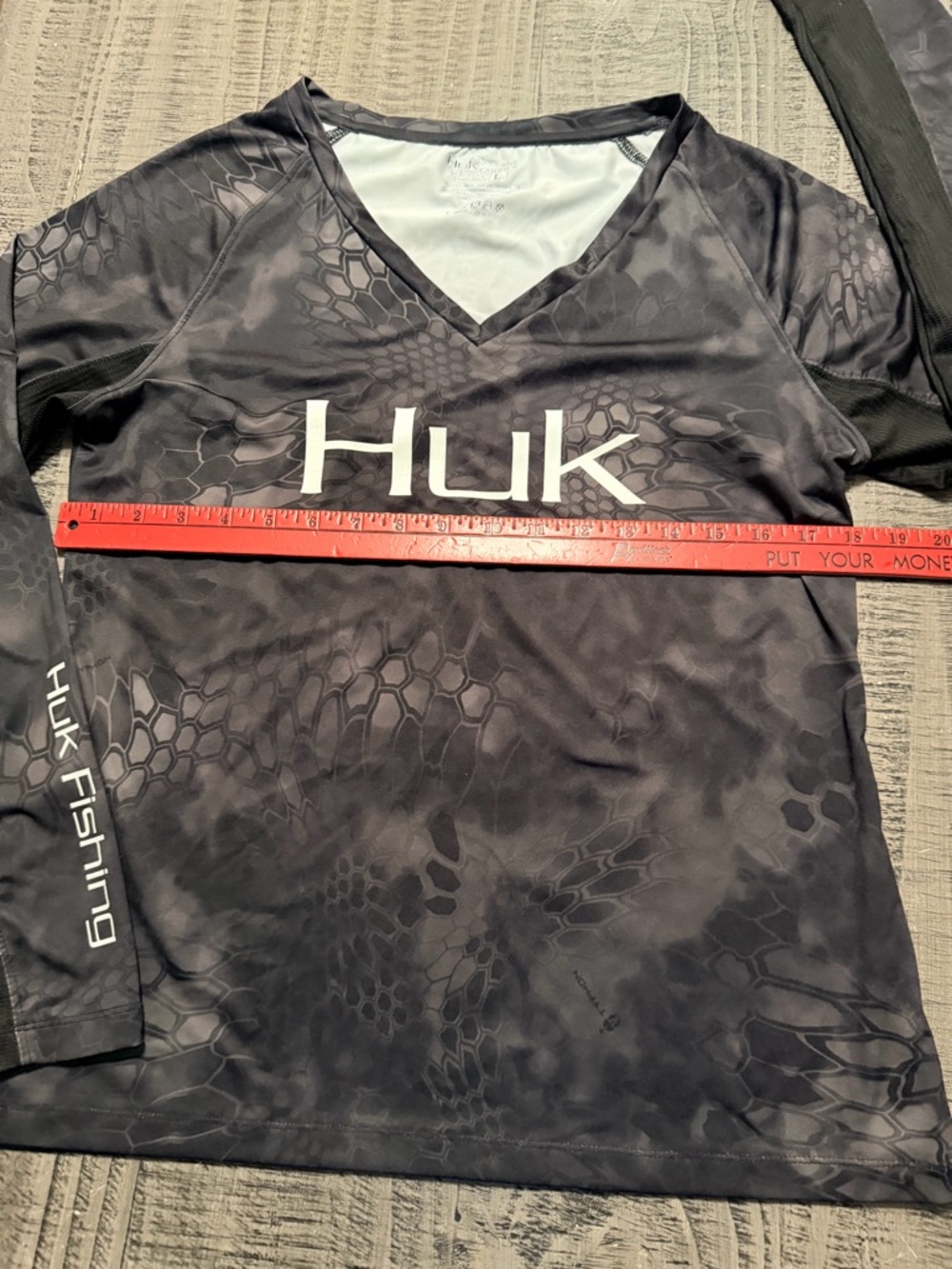 Huk Performance Fishing Black Charcoal Camo V-Neck Fishing Shirt - Picture 5 of 9